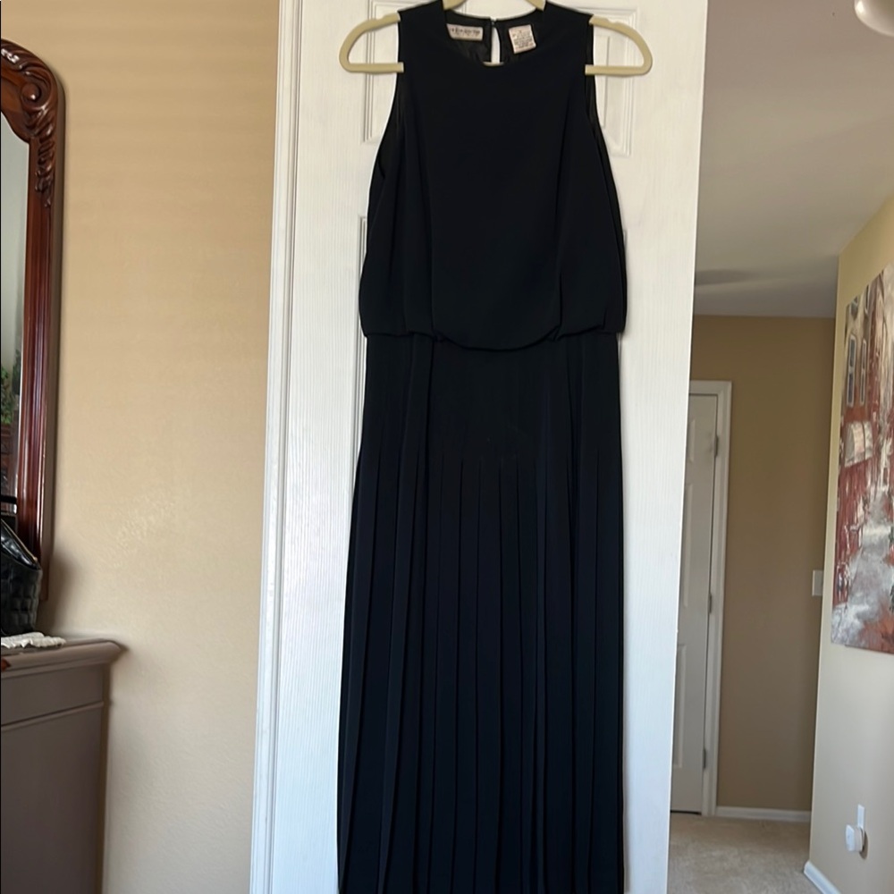 Liz Claiborne Black Midi Dress w/Pleated Skirt sz 10